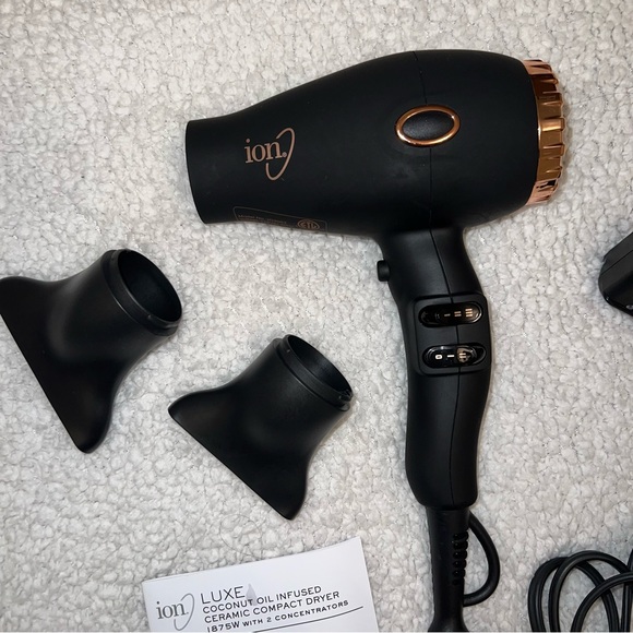 Ion Luxe Coconut Infused Ceramic Compact Dryer 1875 watts - Picture 4 of 4
